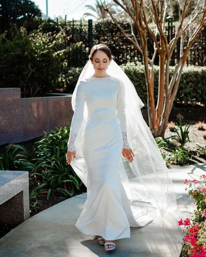 This Beautiful Bride Made 👏🏼 Her 👏🏼 Own 👏🏼 Dress 👏🏼 And It Was Absolutely Gorgeous On Her!