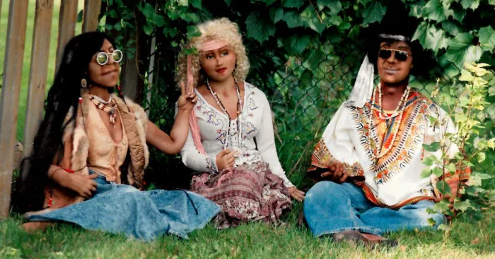 I Create Hyper-Realistic, Life-Sized Articulated People To Keep Me Company In The "Middle Of Nowhere"