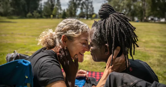 I've Photographed An Illegal Love Story At The Border Of Canada And USA