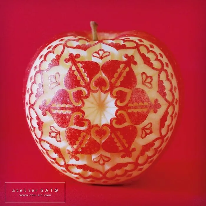 Artist Creates Beautiful Patterns On Fruits And Vegetables By Hand-Carving Intricate Designs