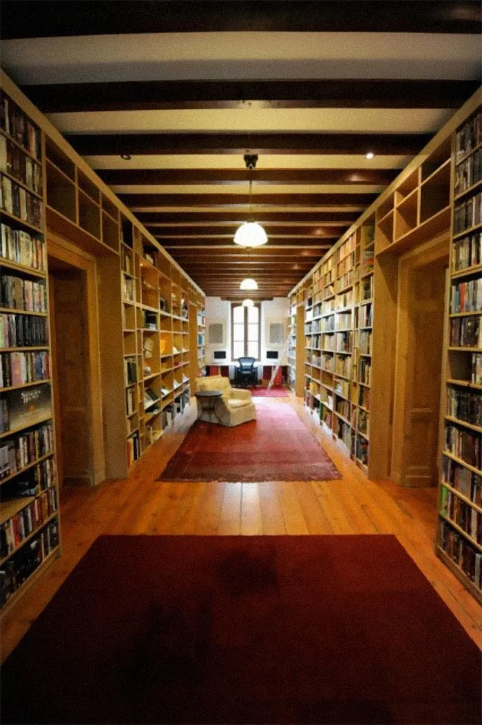 Beautiful Hall Of Bookcases From IKEA Hack - France [425 X 639]