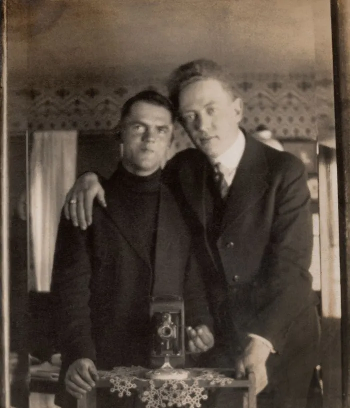 Aprox. 1900, "en el espejo"