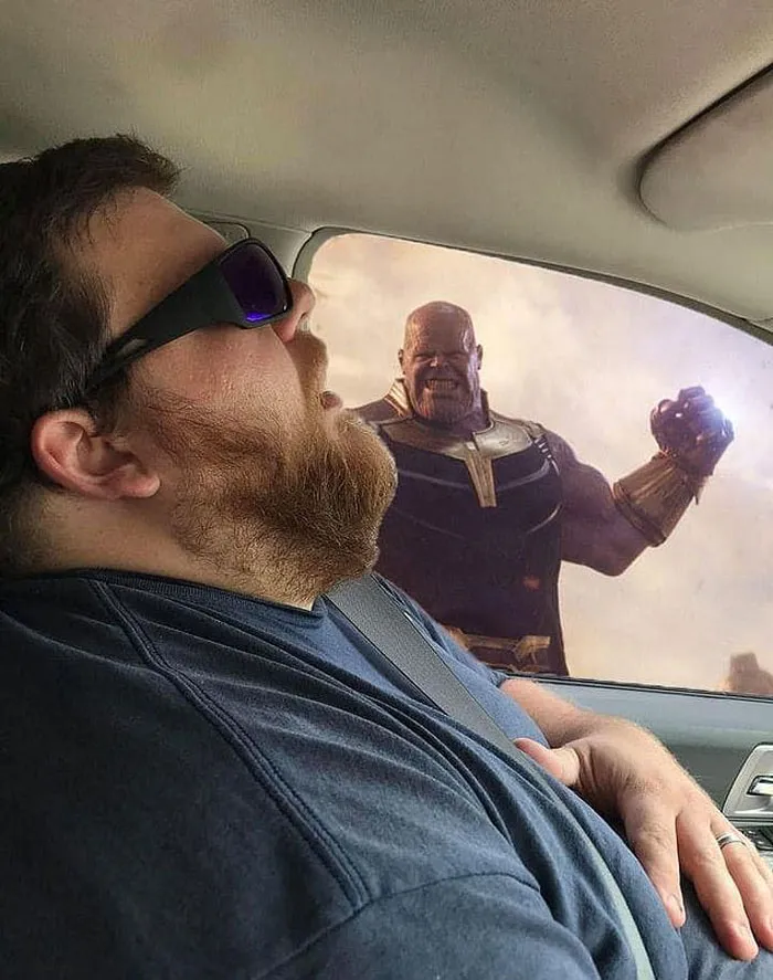 Este hombre se durmió durante un viaje en coche, y su esposa pidió a la gente que photoshopeara lo que se perdió en el trayecto (30 fotos)