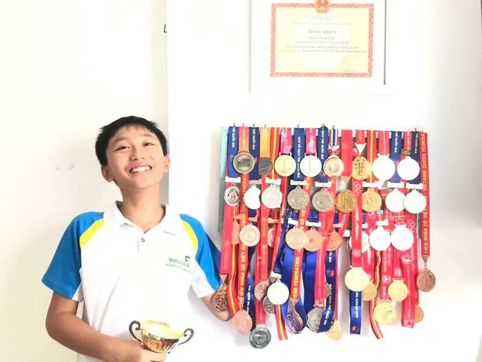 Tengo 14 años y estas son mis medallas de ajedrez