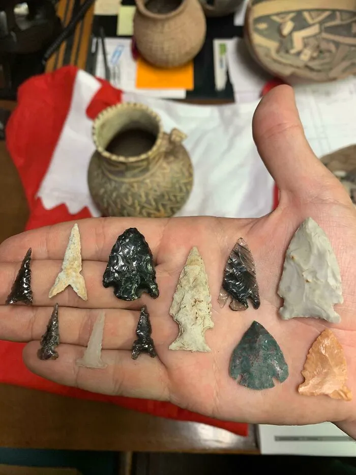 Mi colección de puntas de flecha, encontradas en nuestra propiedad privada en el sur de Arizona
