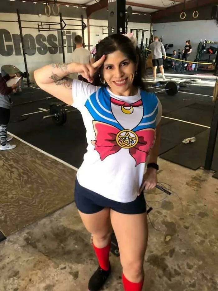 Disfrazada en el gimnasio
