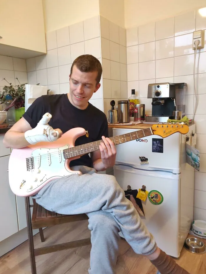 Losing 2 Fingers In A Work-Related Accident On The Day My New Guitar Arrived