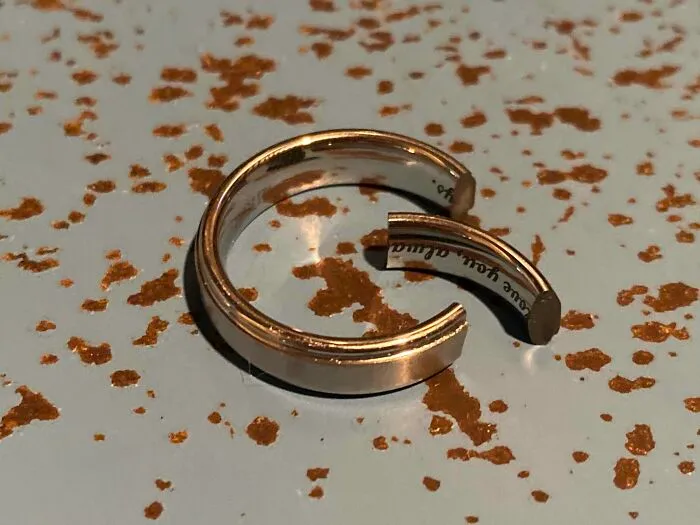 Se me ha caido el anillo de boda y...