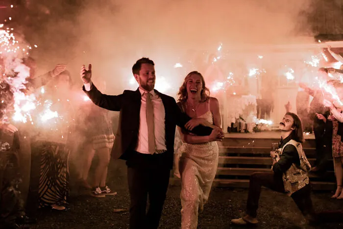 Me casé la semana pasada y mi foto favorita de la noche es esta