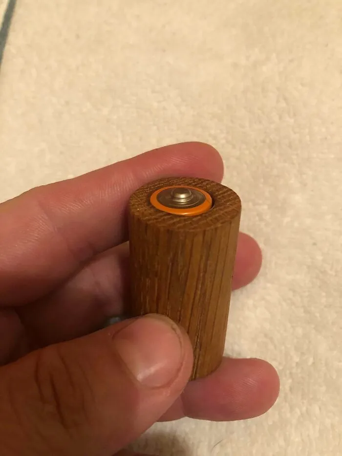 Compré un juguete de 2ª mano para mi hijo, pero no tenían las baterías necesarias. Así que...