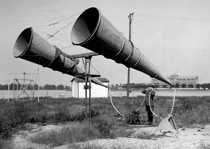 Aparato de escucha para oír aviones en la lejanía. Washington, 1921