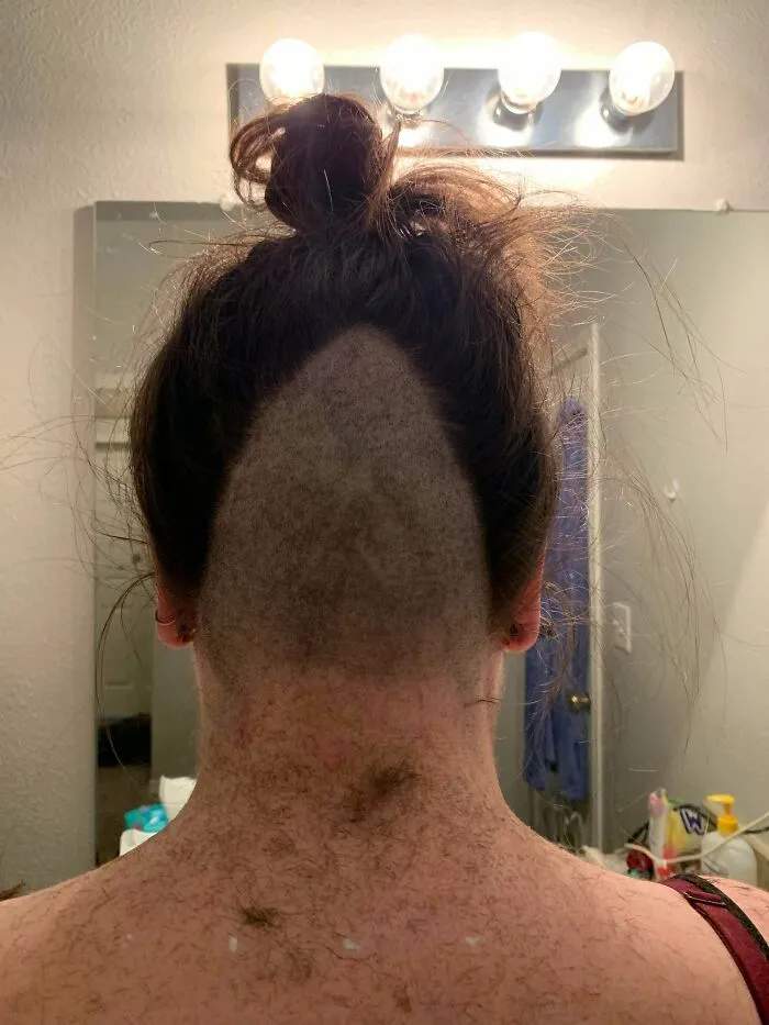Mi amiga insistió en que le cortara el pelo y ha pasado esto