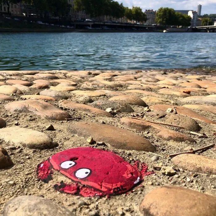 30 Genius Acts Of Vandalism By This French Artist