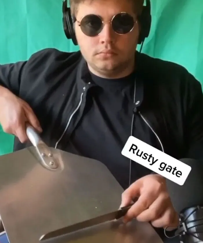 30 Movie Sound Effects Recreated Using Simple Household Objects By A Foley Artist On TikTok