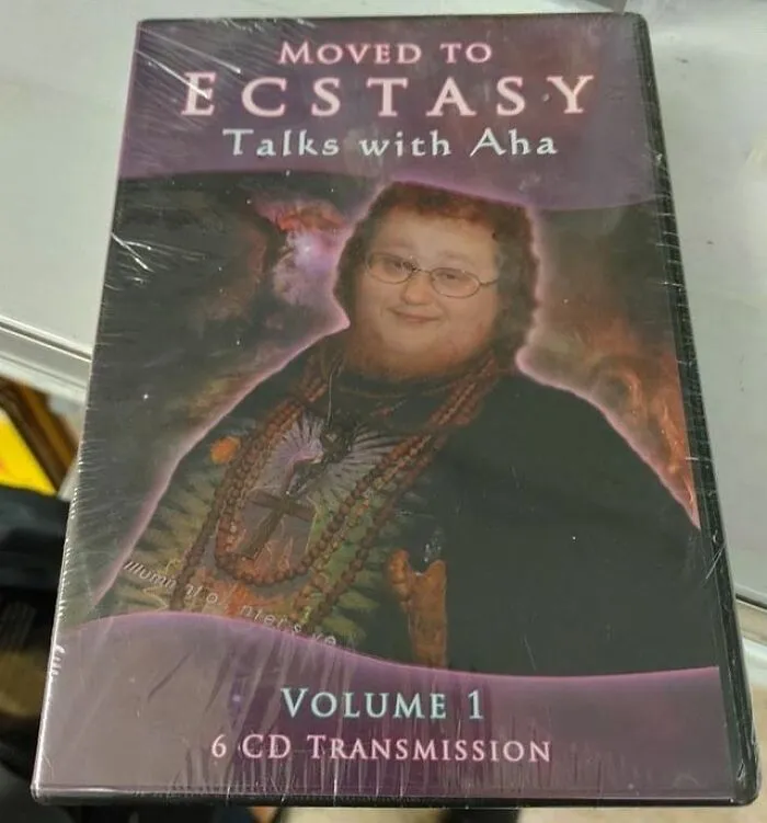This Instagram Account With 183K Followers Is Dedicated To Showing The Most Bizarre Thrift Store Finds (40 Pics)