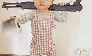 “A Year Ago, I Started Sending My GF These Photos Whenever She Asked If The Baby Was OK”