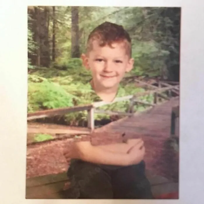 No dejar que tu hijo vaya de verde en el día de las fotos