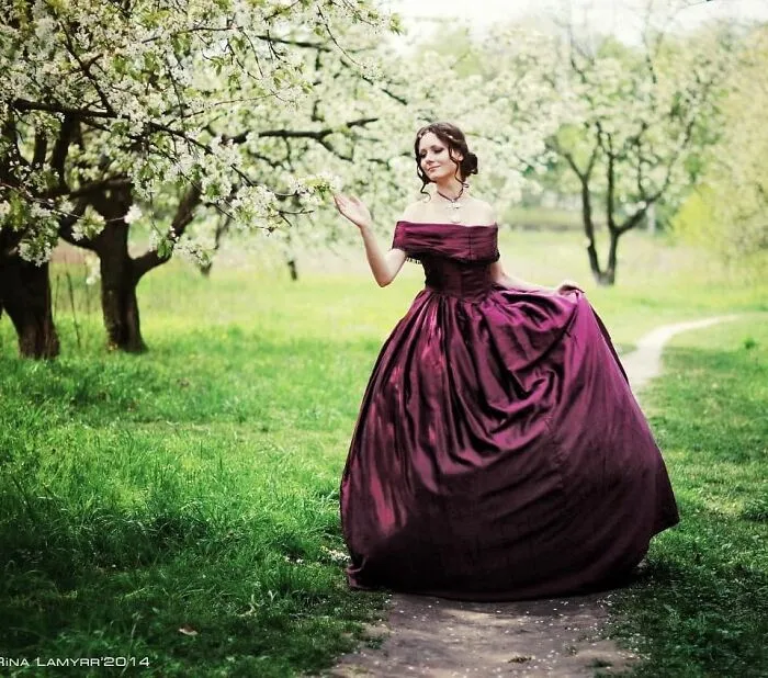 This Young Woman Dresses Like It’s The 19th Century Every Day (40 Pics)