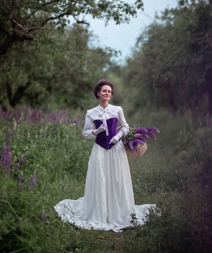 This Young Woman Dresses Like It’s The 19th Century Every Day (40 Pics)
