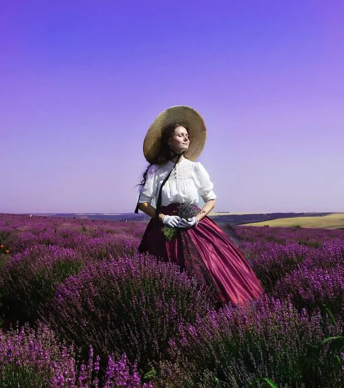 This Young Woman Dresses Like It’s The 19th Century Every Day (40 Pics)