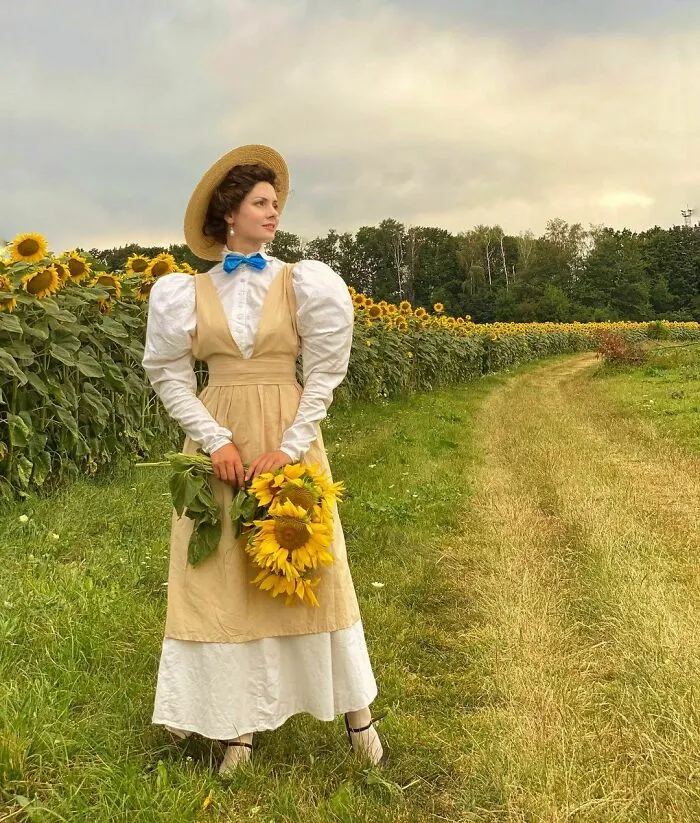 This Young Woman Dresses Like It’s The 19th Century Every Day (40 Pics)