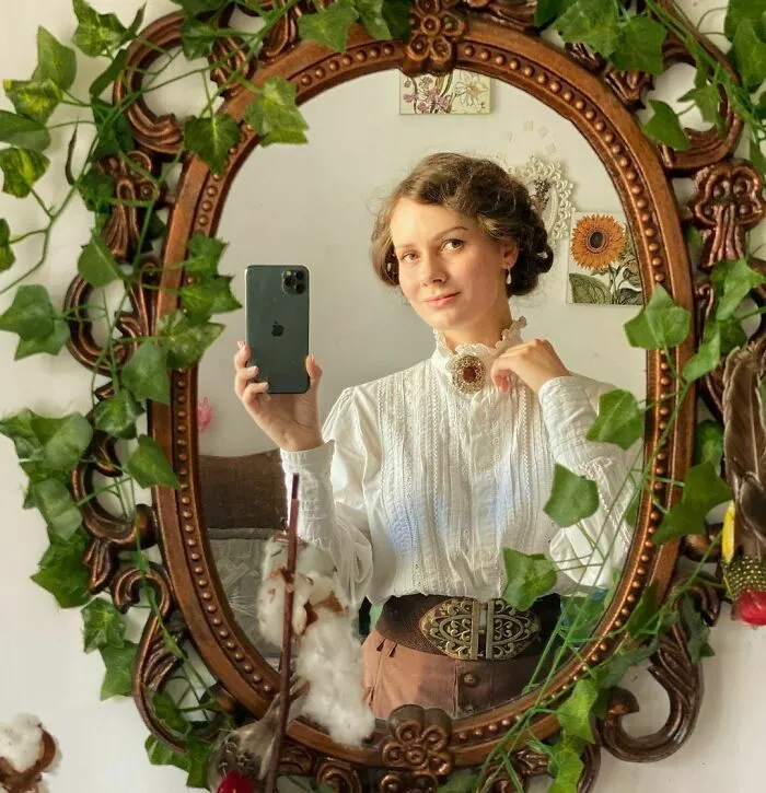This Young Woman Dresses Like It’s The 19th Century Every Day (40 Pics)