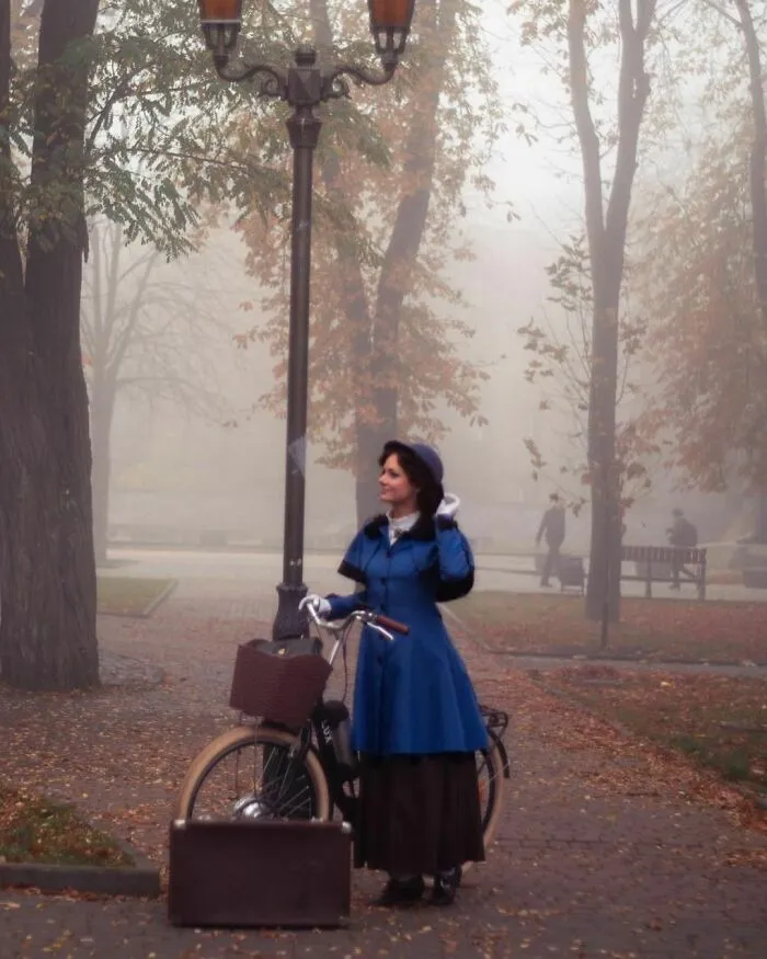 This Young Woman Dresses Like It’s The 19th Century Every Day (40 Pics)