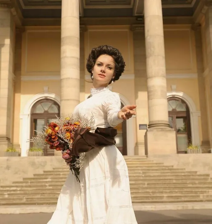 This Young Woman Dresses Like It’s The 19th Century Every Day (40 Pics)