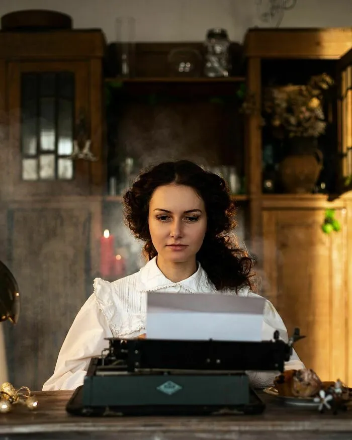 This Young Woman Dresses Like It’s The 19th Century Every Day (40 Pics)