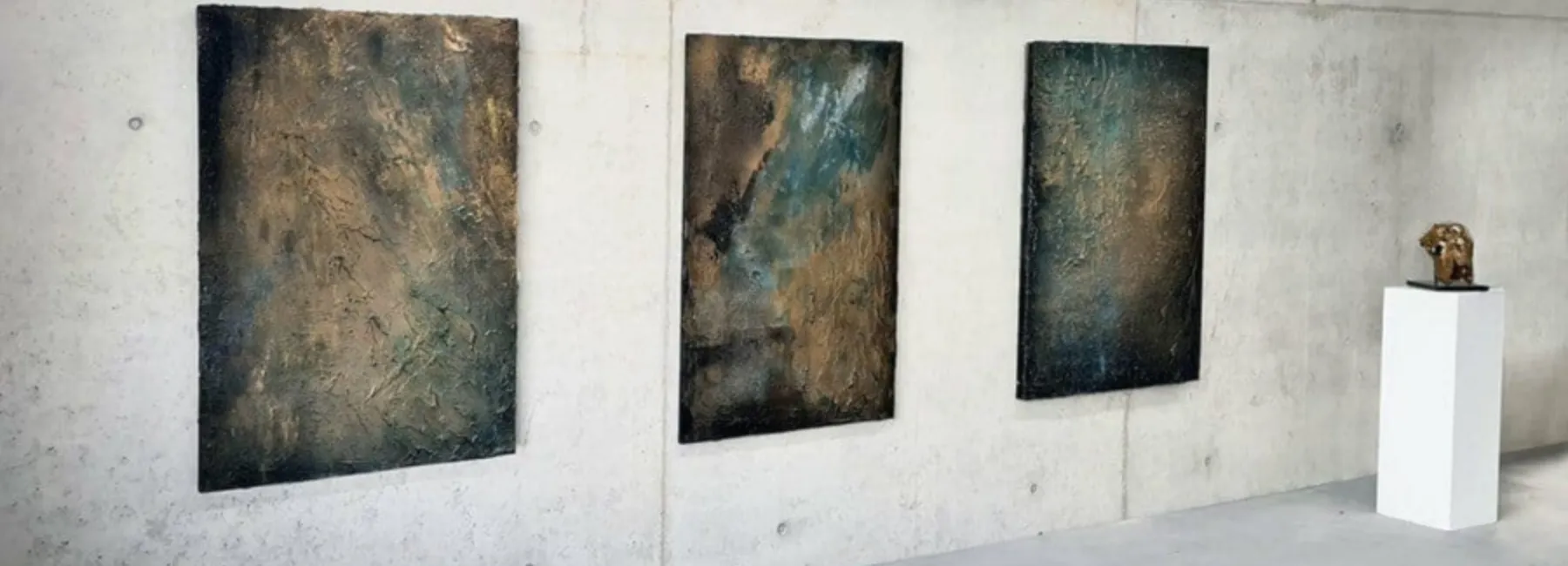 Belgian Artist Crushes Authentic 85 Mln Year Old Dinosaur Bones To Create New Artworks