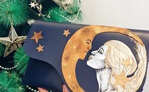 I Use 3D And Collage Techniques To Create Unique Handmade Winter-Themed Leather Clutch Bags (21 Pics)