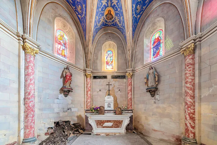 Close To Privileges / 14th, 16th, And 19th-Century Castle Chapel, France, Nouvelle-Aquitaine Region