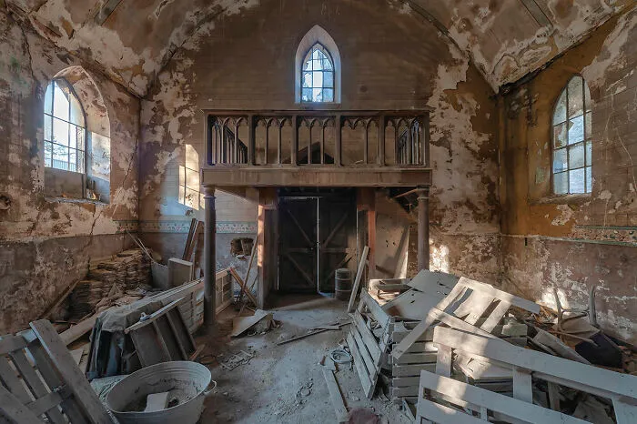 Combining The Useless With The Unpleasant / 19th-Century Chapel, Belgium, Namur Province