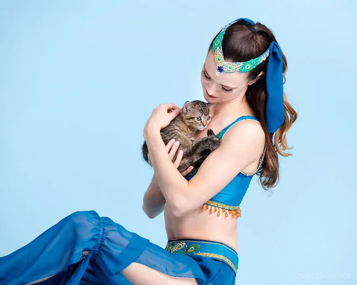 The Muttcracker: Ballet Dancers Dance With Dogs And Cats Who Are Waiting To Get Adopted (50 Pics)
