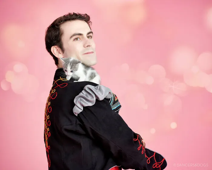 The Muttcracker: Ballet Dancers Dance With Dogs And Cats Who Are Waiting To Get Adopted (50 Pics)