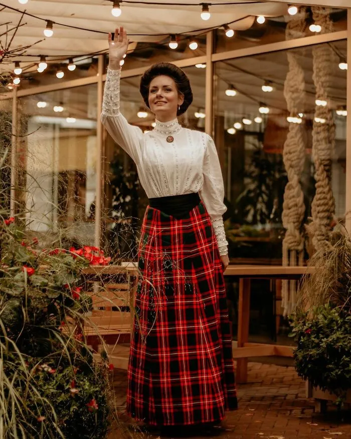 This Young Woman Dresses Like It’s The 19th Century Every Day (40 Pics)