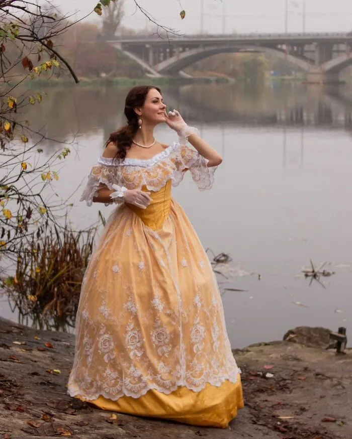 This Young Woman Dresses Like It’s The 19th Century Every Day (40 Pics)