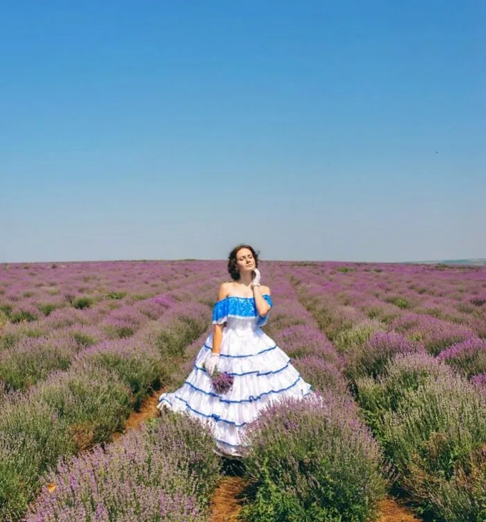 This Young Woman Dresses Like It’s The 19th Century Every Day (40 Pics)