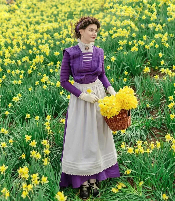 This Young Woman Dresses Like It’s The 19th Century Every Day (40 Pics)