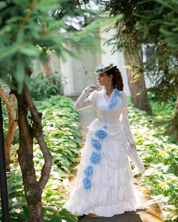 This Young Woman Dresses Like It’s The 19th Century Every Day (40 Pics)