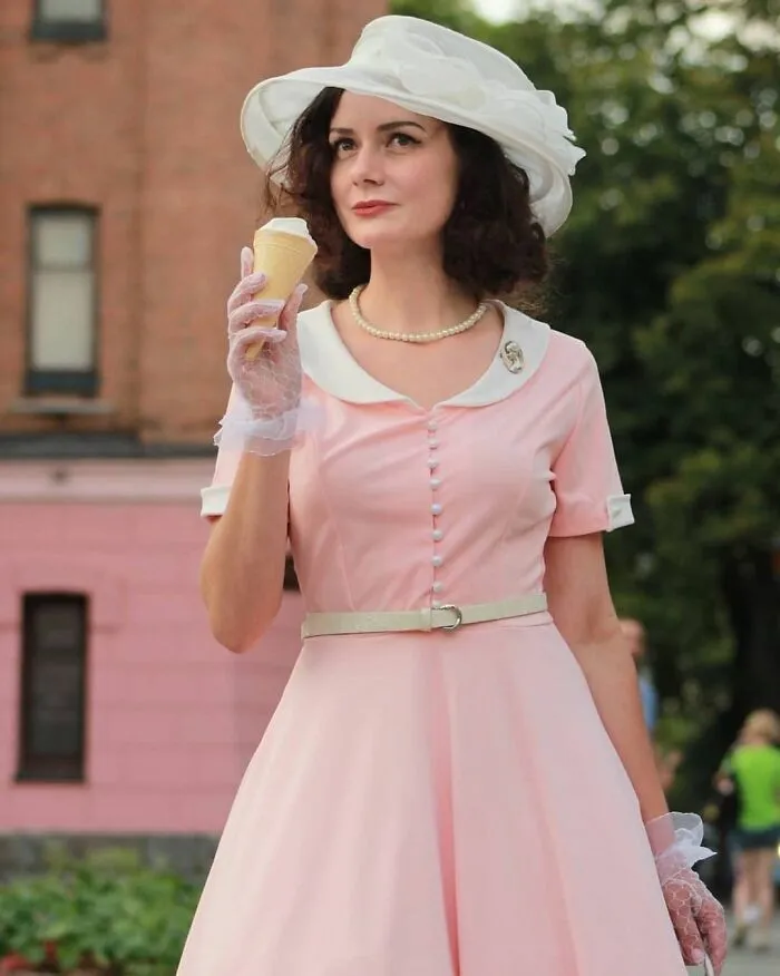 This Young Woman Dresses Like It’s The 19th Century Every Day (40 Pics)