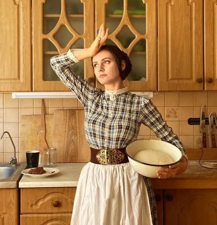 This Young Woman Dresses Like It’s The 19th Century Every Day (40 Pics)
