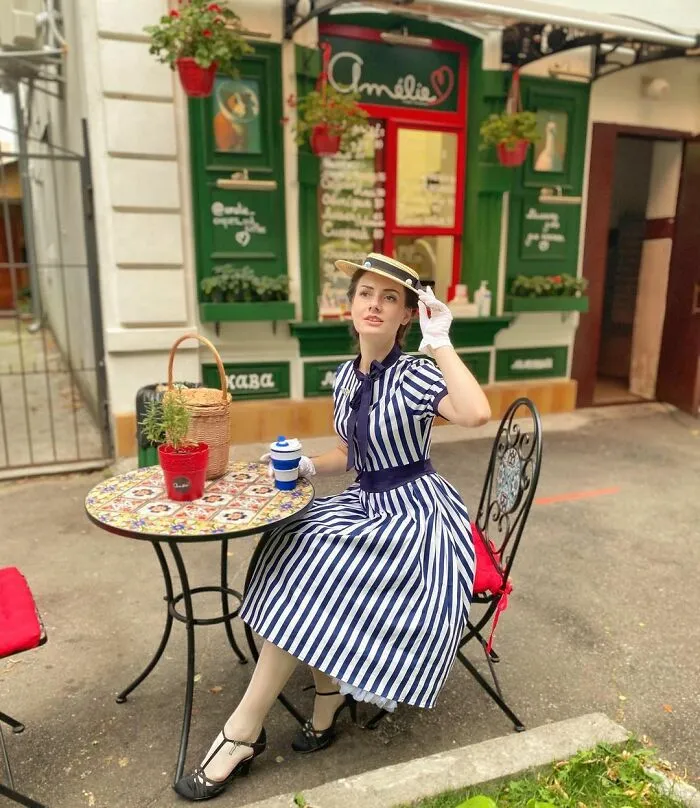 This Young Woman Dresses Like It’s The 19th Century Every Day (40 Pics)