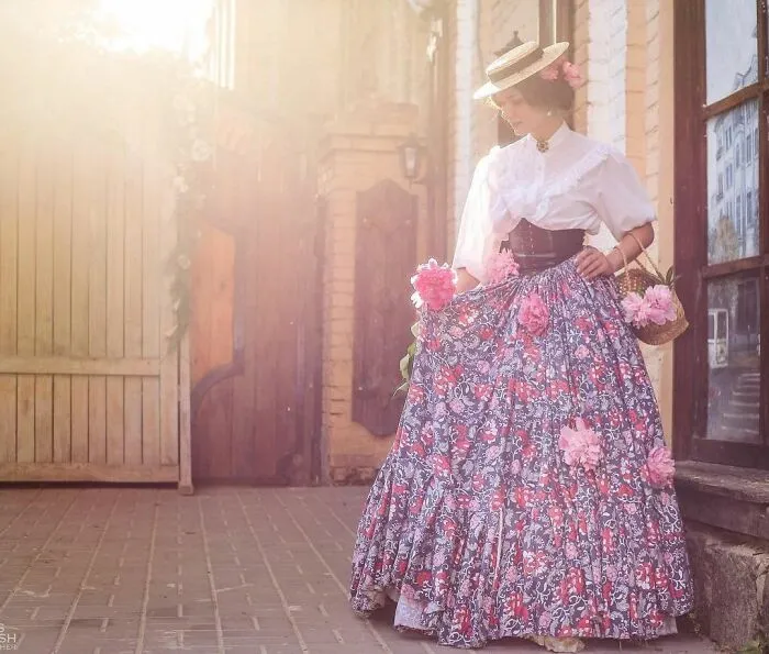 This Young Woman Dresses Like It’s The 19th Century Every Day (40 Pics)