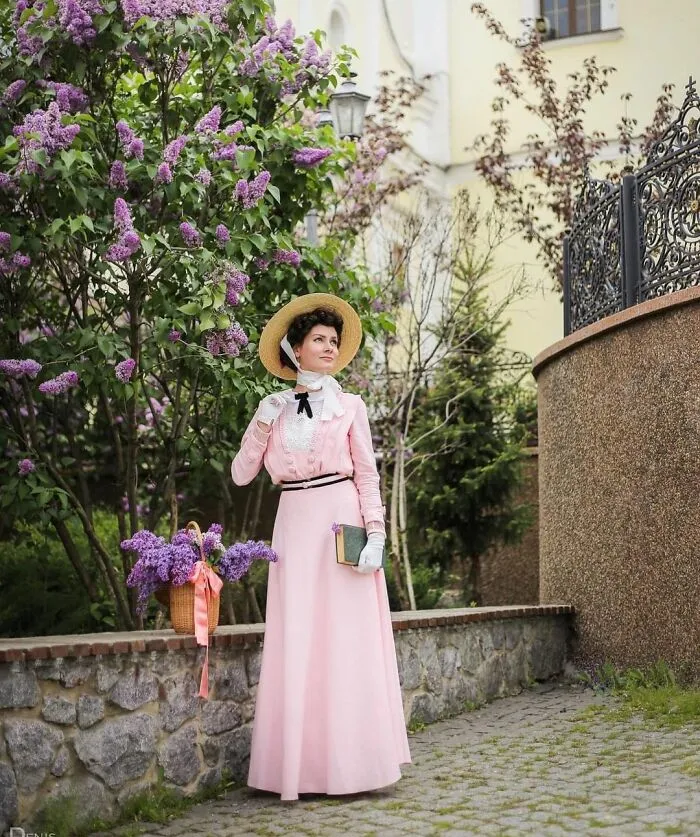 This Young Woman Dresses Like It’s The 19th Century Every Day (40 Pics)