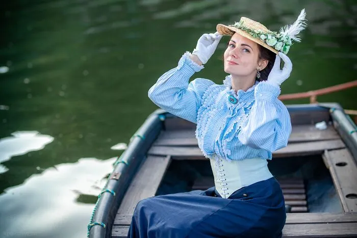 This Young Woman Dresses Like It’s The 19th Century Every Day (40 Pics)