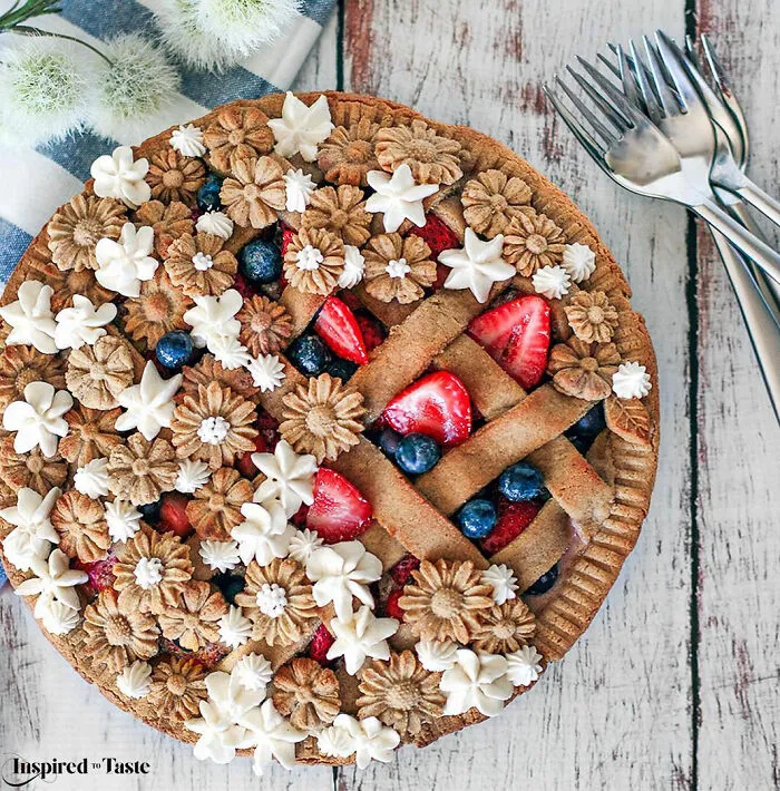 Amateur Confectioner Bakes Pies That Look Too Beautiful To Eat (17 Pics)