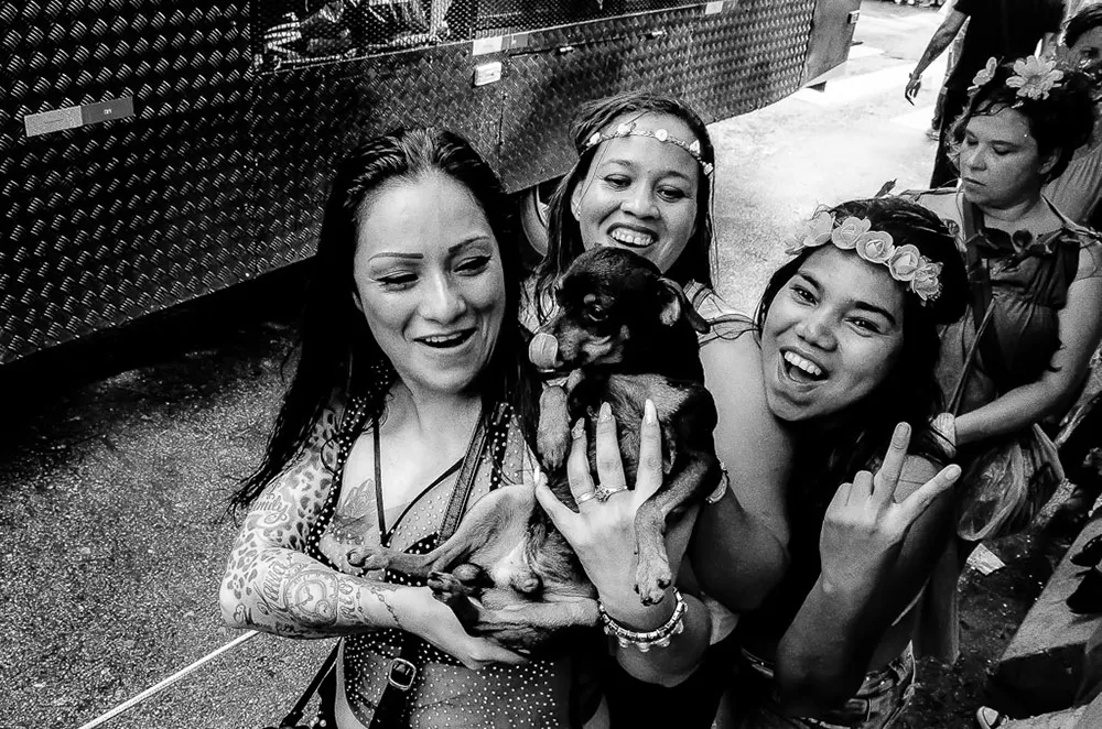 The “Passages” In Vanessa Stollar's Street Photography