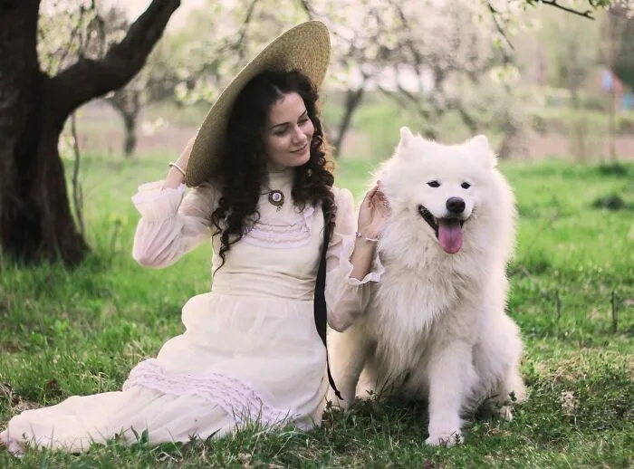 This Young Woman Dresses Like It’s The 19th Century Every Day (40 Pics)