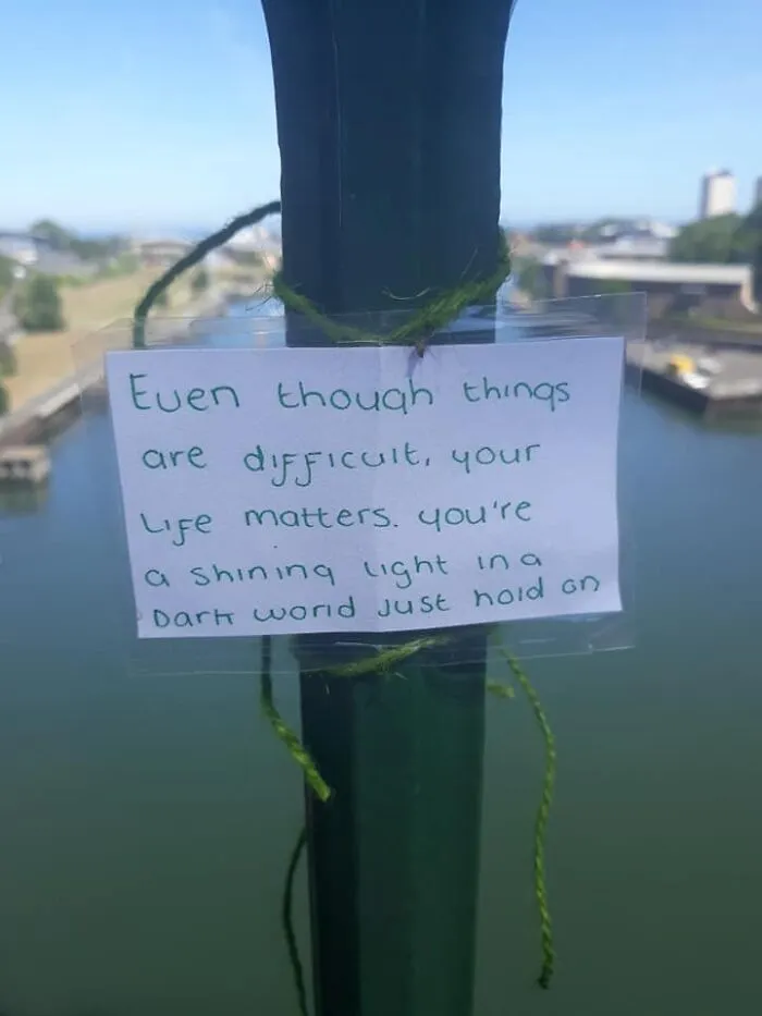 Charity Puts Up Anti-Suicide Sign On Bridge That People “Vandalized” With Positivity, Turns Out Brits Love To Do That (35 Pics)